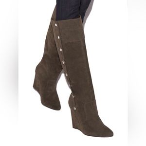 New I’m box ✨ Super Trendy/ Fashion Olive Suede zipper Wedge knee boots.